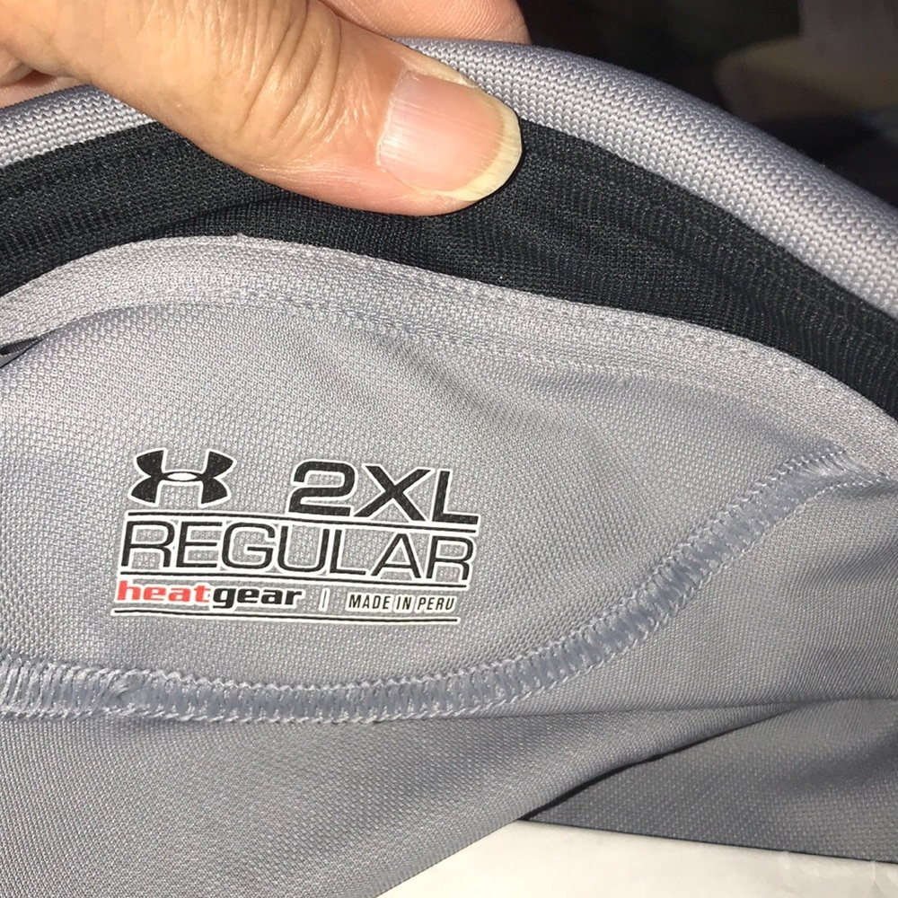 Men’s Under Armour Shirt - Picture 8 of 8